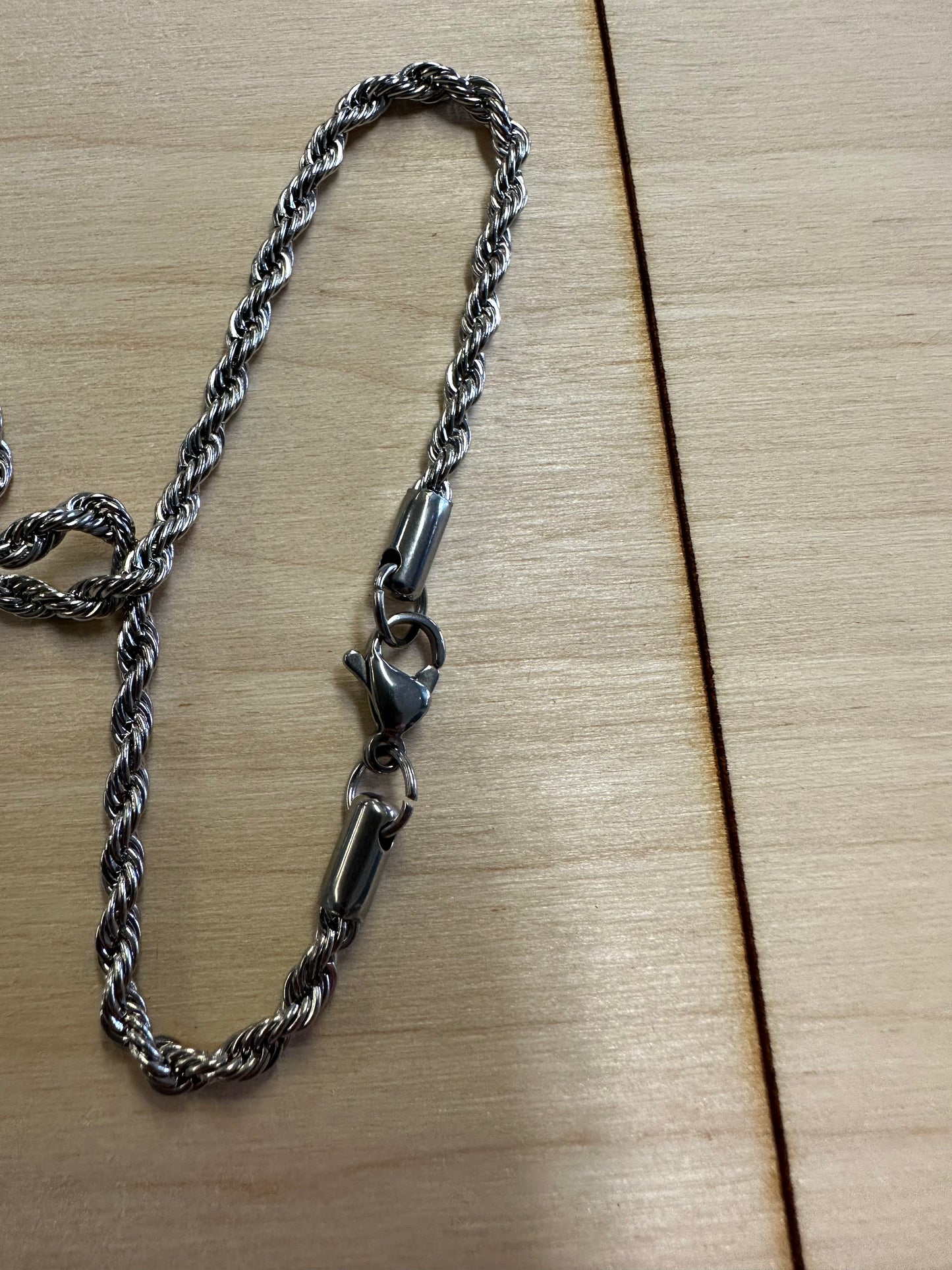 Necklace with Rotating Heart w Deluxe Twisted Silver Chain