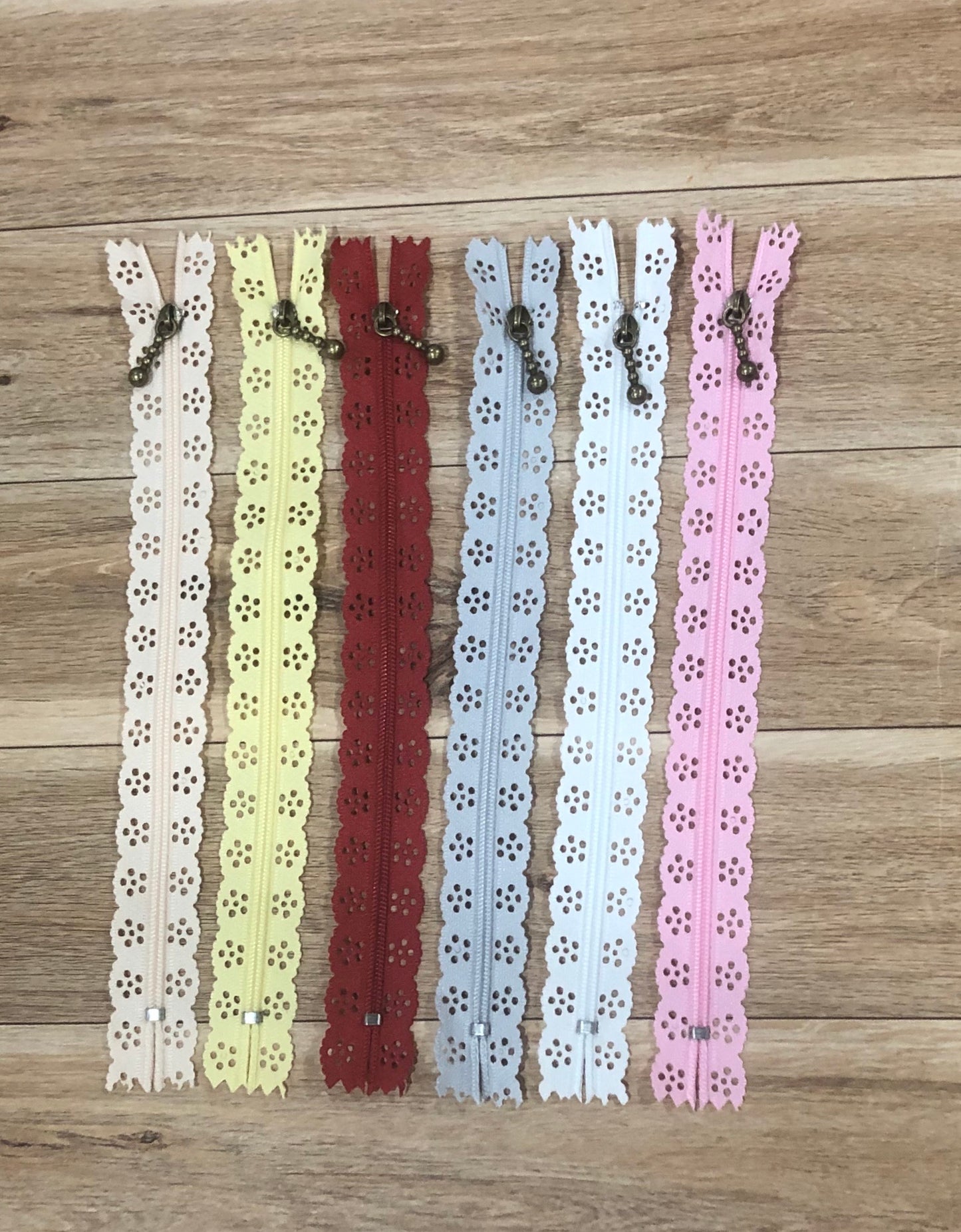 20 cm Lace Zipper